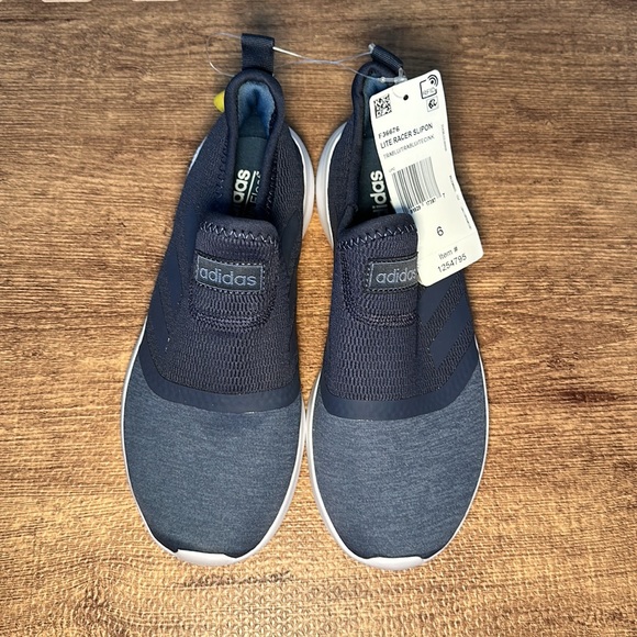NWT Adidas Slip On Sneaker Size 6 BUT Fits like 7.5 - Picture 2 of 3
